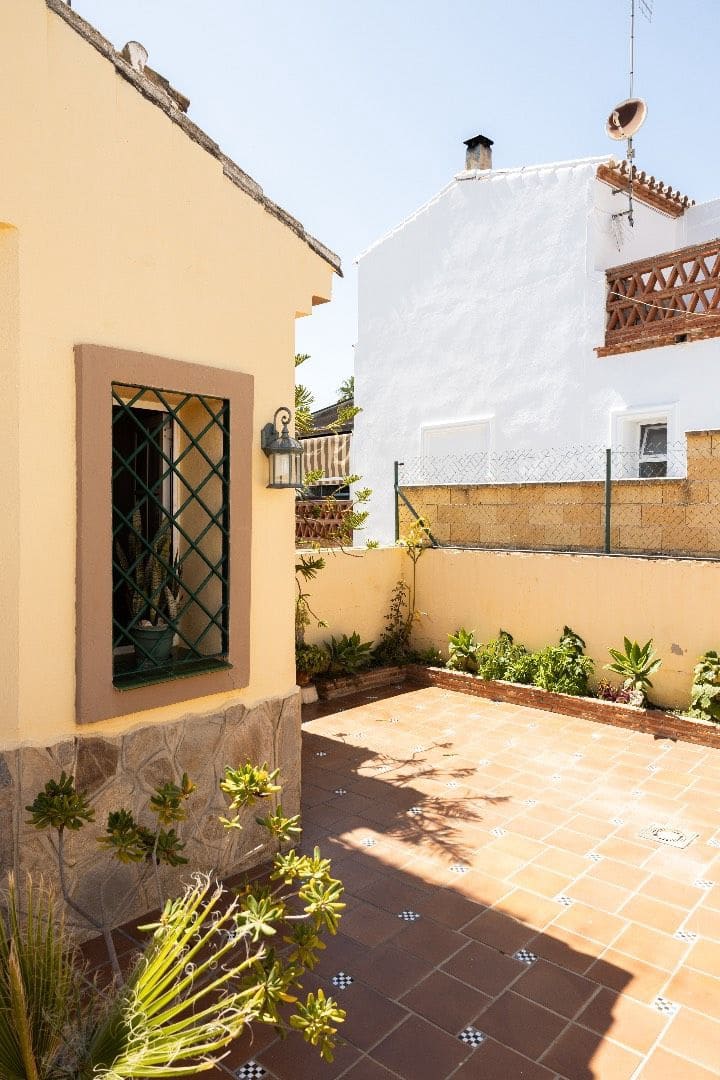 3 bedroom Townhouse for sale in Mijas Costa with pool - € 680,000 (Ref: 8317456)
