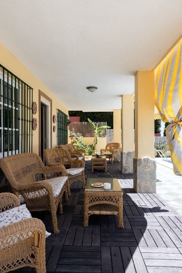 3 bedroom Townhouse for sale in Mijas Costa with pool - € 680,000 (Ref: 8317456)