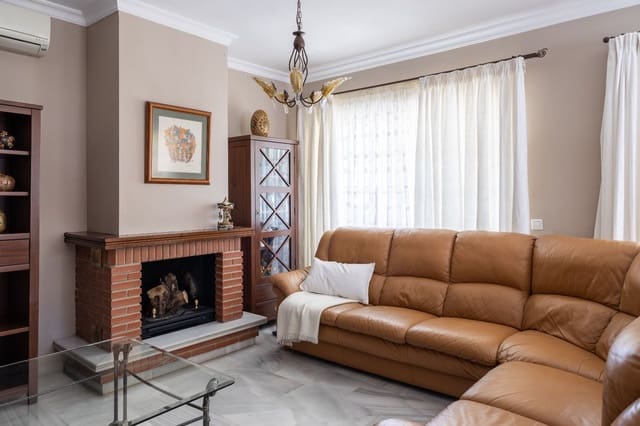 3 soveværelse Byhus til salg i Mijas Costa, Mijas med swimmingpool - € 680.000 (Ref: 8317456)