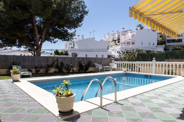 3 soveværelse Byhus til salg i Mijas Costa, Mijas med swimmingpool - € 680.000 (Ref: 8317456)