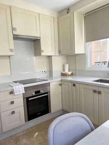 Apartamento de 2 habitaciones en Las Brisas, Marbella en venta - 595.000 € (Ref: 8320881)