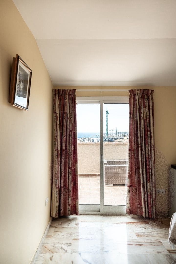 2 soveværelse Penthouse til salg i Fuengirola med swimmingpool - € 599.000 (Ref: 8338255)