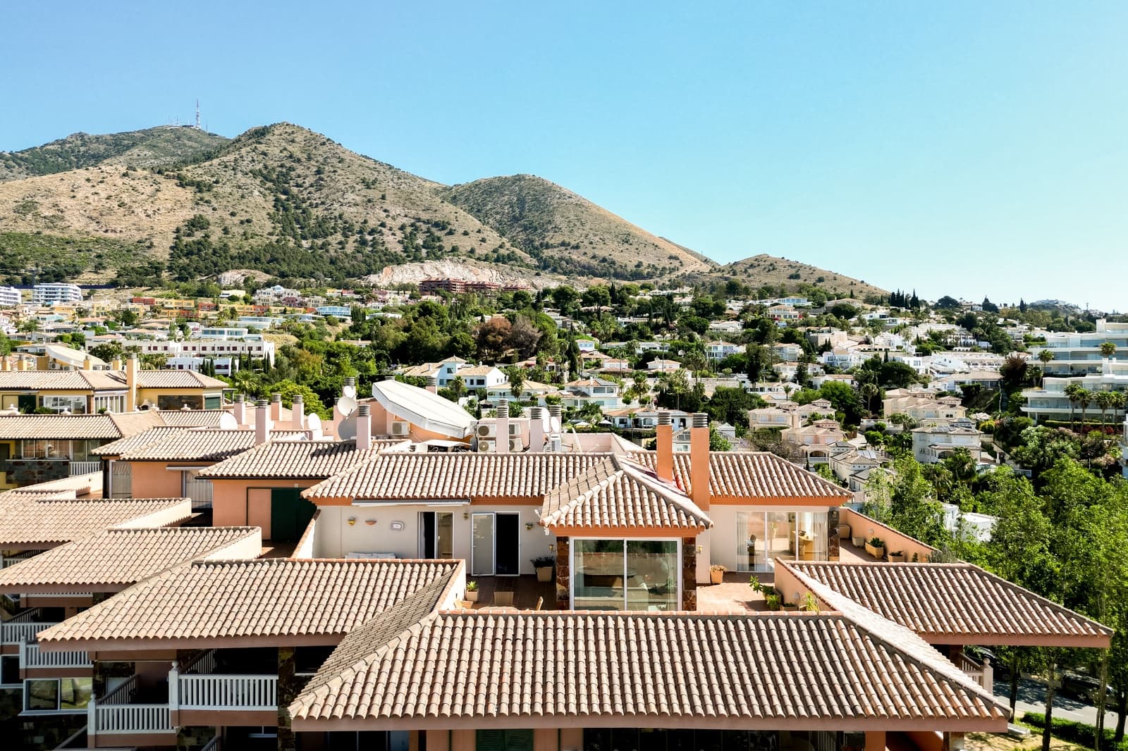 2 soveværelse Penthouse til salg i Fuengirola med swimmingpool - € 599.000 (Ref: 8338255)