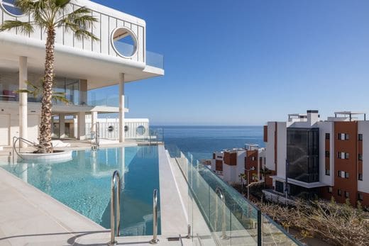 4 soveværelse Penthouse til salg i Fuengirola med swimmingpool - € 1.390.000 (Ref: 8341806)