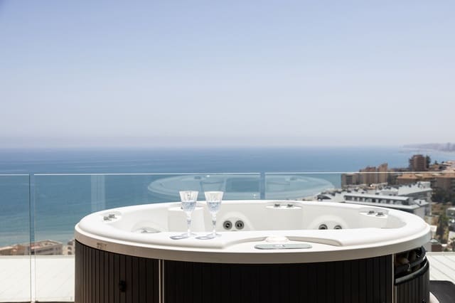 4 makuuhuone Kattohuoneisto myytävänä paikassa Las Gaviotas  - Carvajal, Fuengirola mukana uima-altaan - 1 390 000 € (Ref: 8341806)