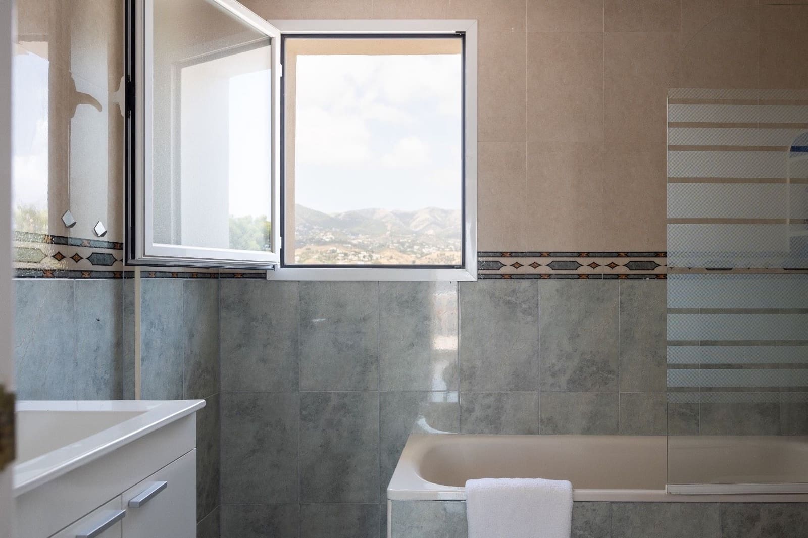 5 sypialnia Dom na sprzedaż w Mijas z basenem - 795 000 € (Ref: 8346800)