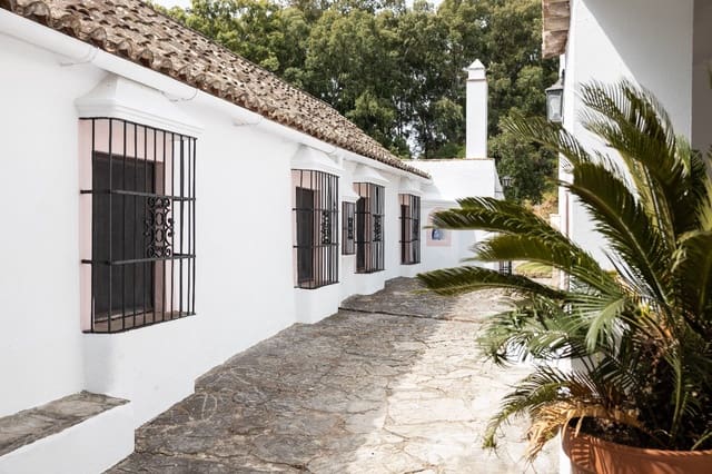 7 chambre Finca/Maison de Campagne à vendre à Algeciras avec piscine - 4 550 000 € (Ref: 8353672)