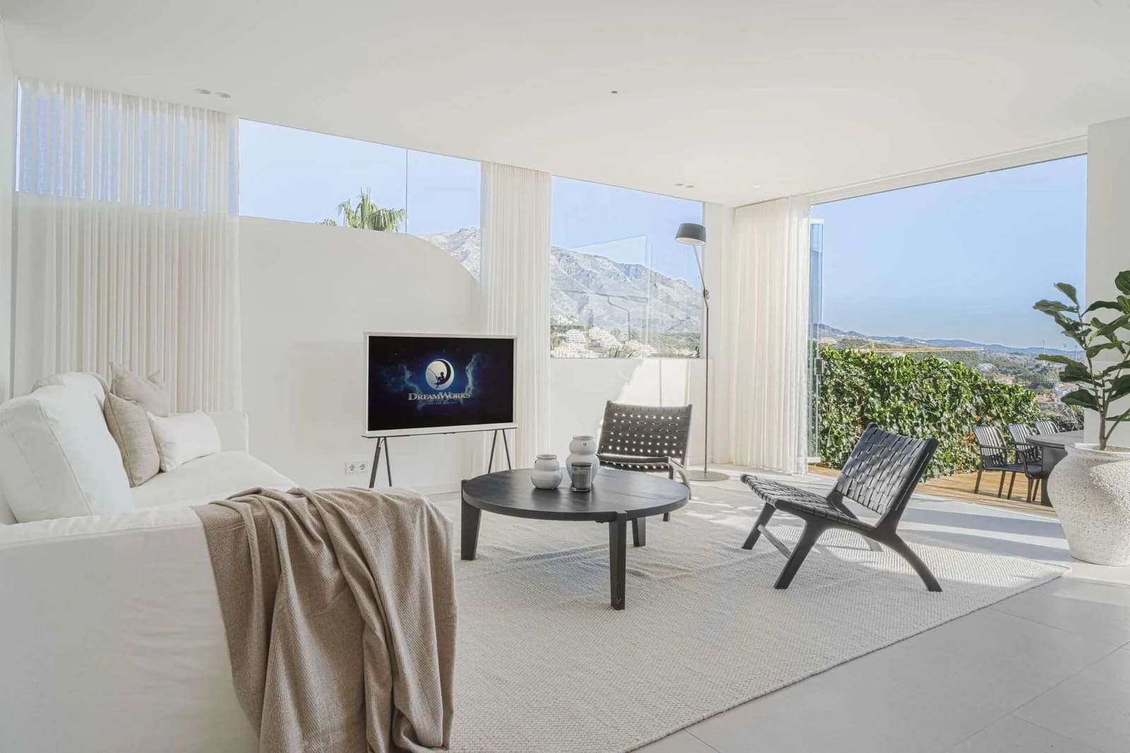 3 bedroom Apartment for sale in Marbella with pool - € 1,595,000 (Ref: 8358590)