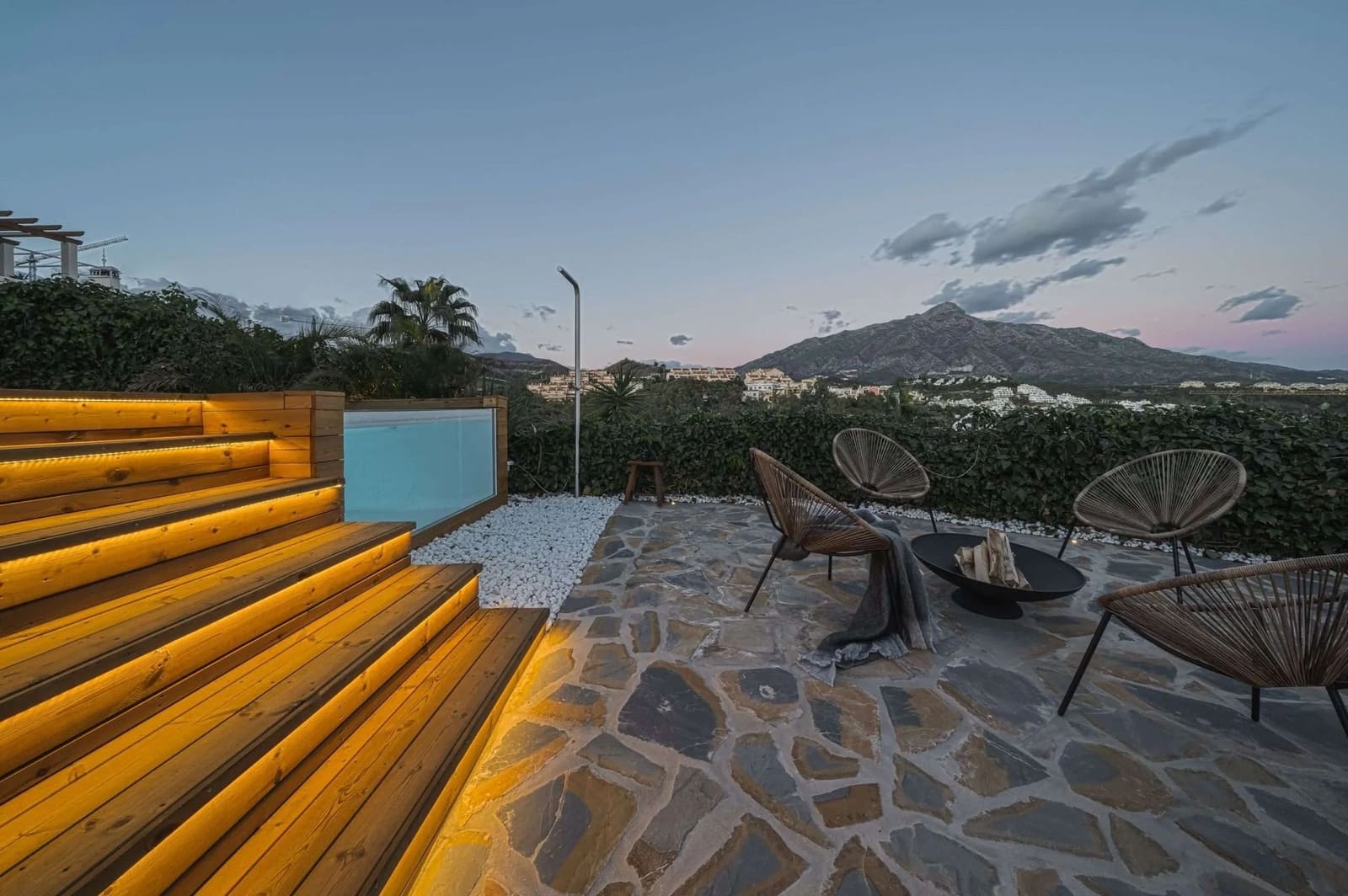 3 bedroom Apartment for sale in Marbella with pool - € 1,595,000 (Ref: 8358590)