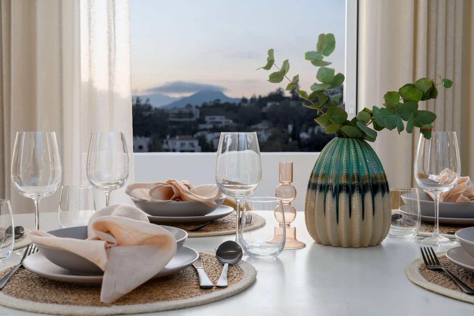 3 bedroom Apartment for sale in Benahavis with pool - € 975,000 (Ref: 8367607)