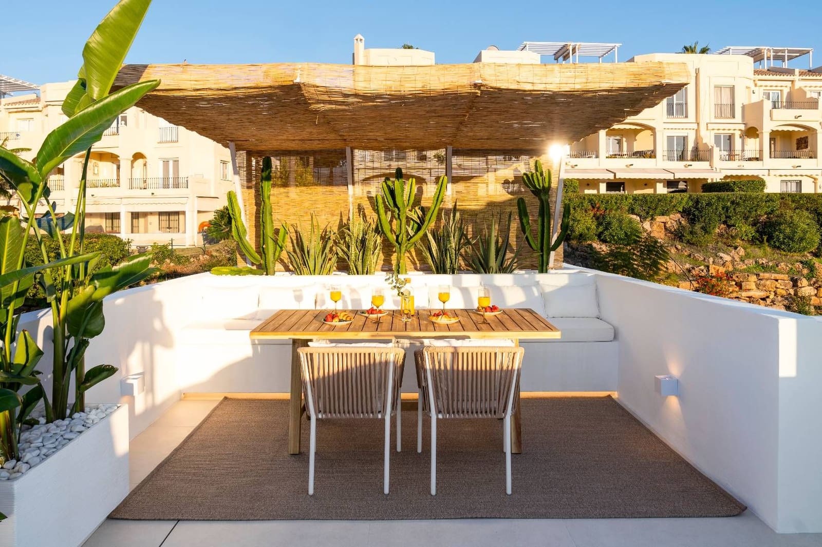 3 bedroom Apartment for sale in Benahavis with pool - € 975,000 (Ref: 8367607)