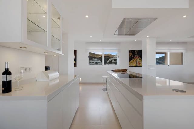 4 makuuhuone Huoneisto myytävänä paikassa Los Naranjos, Marbella - 1 795 000 € (Ref: 8369693)