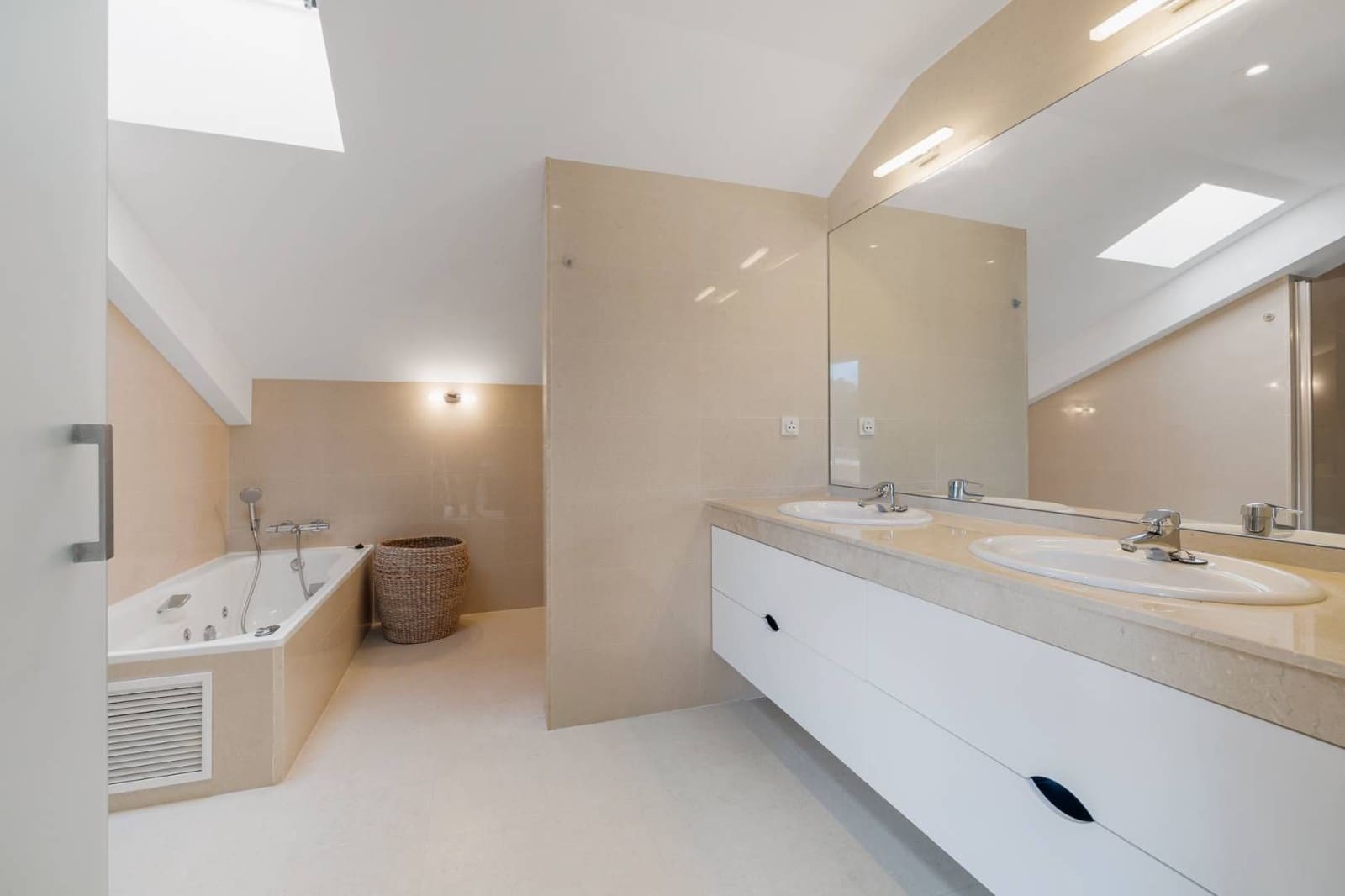 4 soveværelse Lejlighed til salg i Marbella - € 1.795.000 (Ref: 8369693)