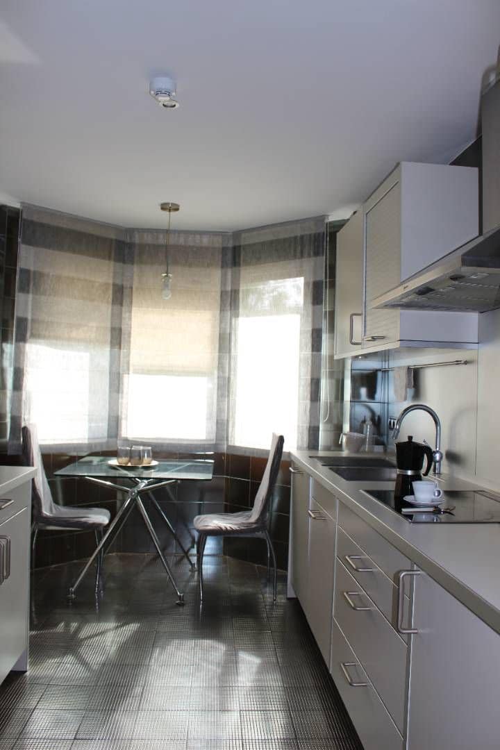 2 soveværelse Lejlighed til leje i Marbella med swimmingpool - € 6.000 (Ref: 8370543)