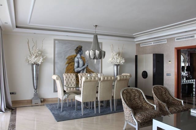 2 bedroom Apartment for rent in Puerto Banus, Marbella with pool - € 6,000 (Ref: 8370543)