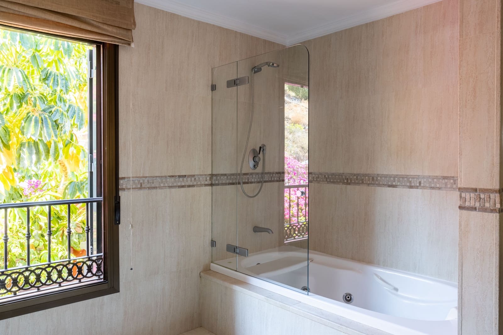 7 sypialnia Dom na sprzedaż w Alhaurin de la Torre z basenem - 850 000 € (Ref: 8374320)