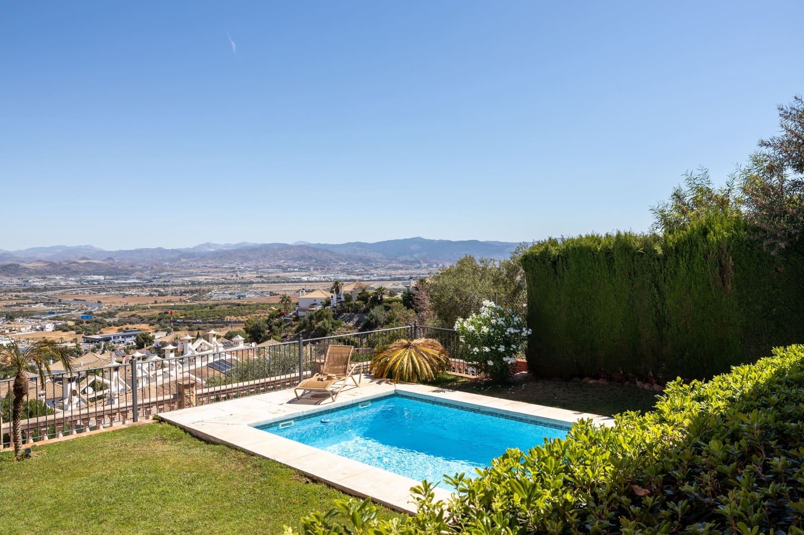 7 sypialnia Dom na sprzedaż w Alhaurin de la Torre z basenem - 850 000 € (Ref: 8374320)