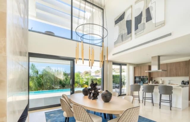 6 soveværelse Villa til salg i Los Naranjos, Marbella med swimmingpool - € 3.690.000 (Ref: 8383378)