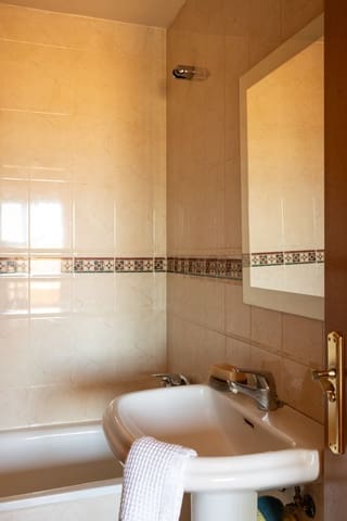 4 makuuhuone Omakotitalo myytävänä paikassa Torreblanca, Fuengirola mukana uima-altaan - 380 000 € (Ref: 8386035)