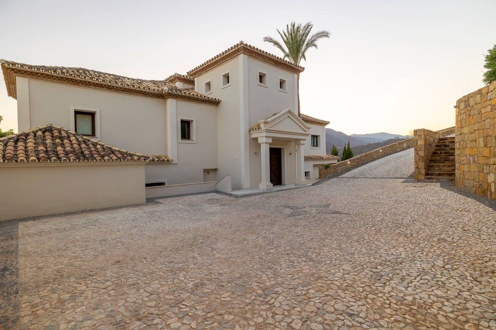 Casa de 7 habitaciones en Benahavís en venta con piscina - 2.475.000 € (Ref: 8387753)