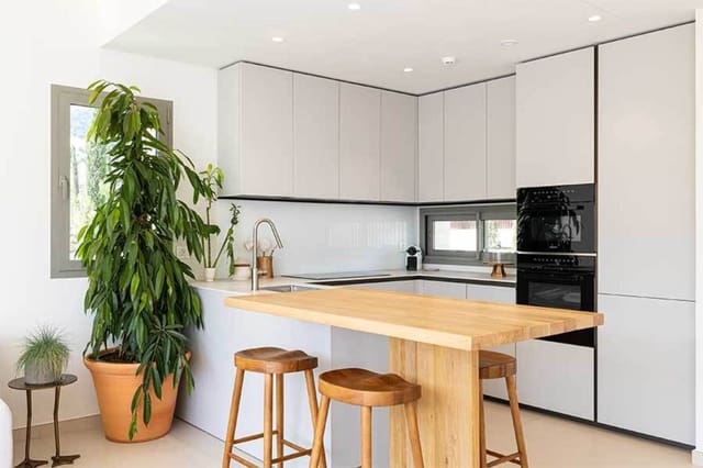 3 makuuhuone Omakotitalo myytävänä paikassa Fuengirola mukana uima-altaan - 1 350 000 € (Ref: 8441075)