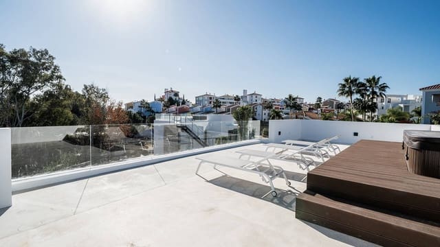 4 soveværelse Byhus til salg i Atalaya-Isdabe, Estepona med swimmingpool - € 2.200.000 (Ref: 8484911)