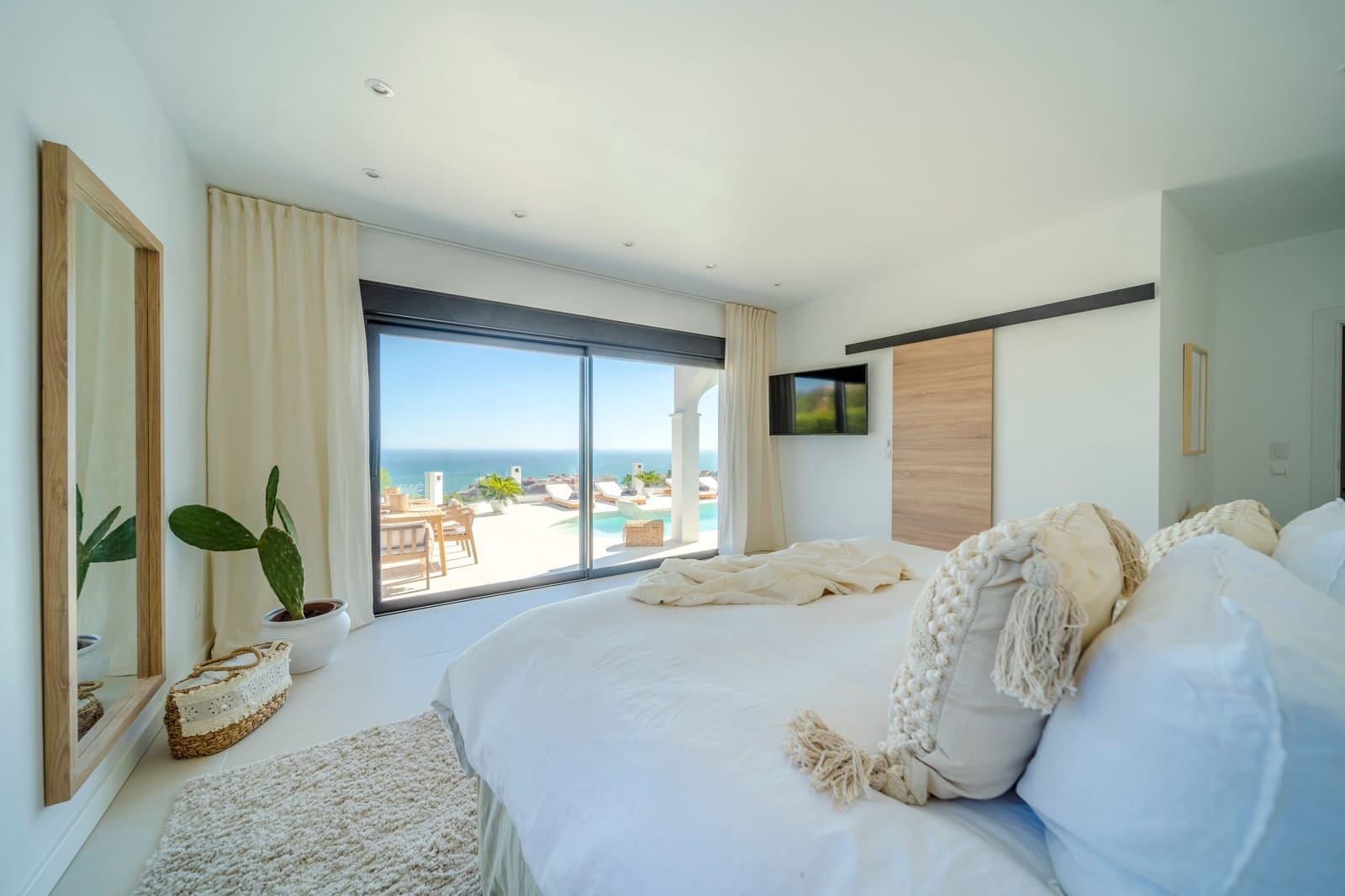 5 bedroom Villa for sale in Benalmadena with pool - € 2,695,000 (Ref: 8552302)