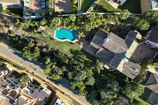 Hus til salgs i Los Arqueros - Puerto del Almendro, Benahavís - € 795 000 (Ref: 8570761)