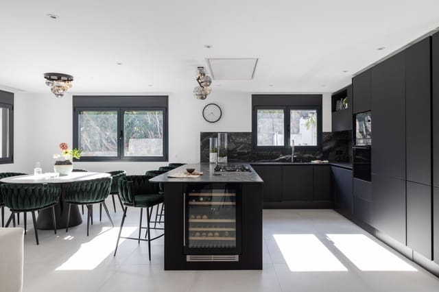 3 bedroom Villa for sale in La Quinta, Benahavís with pool - € 1,750,000 (Ref: 8607929)