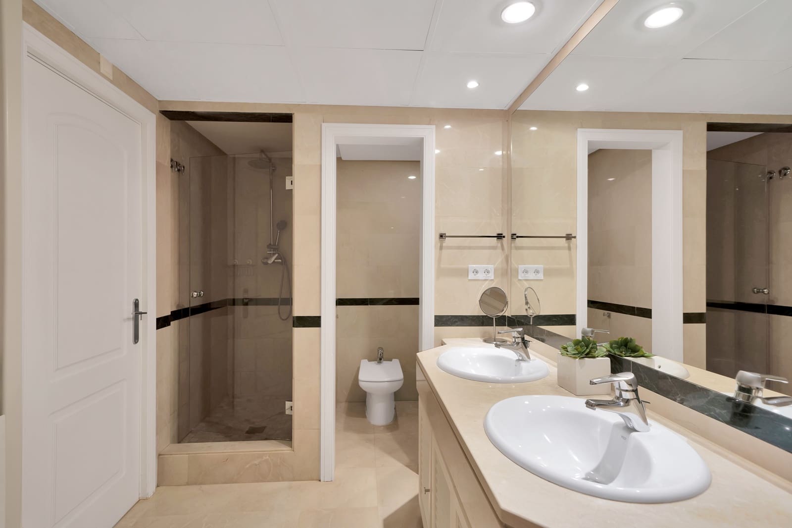 3 soveværelse Lejlighed til salg i Marbella med swimmingpool - € 750.000 (Ref: 8610038)