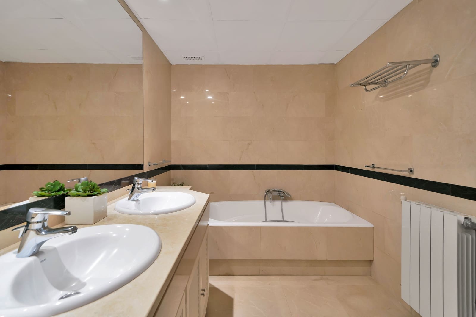 3 soveværelse Lejlighed til salg i Marbella med swimmingpool - € 750.000 (Ref: 8610038)