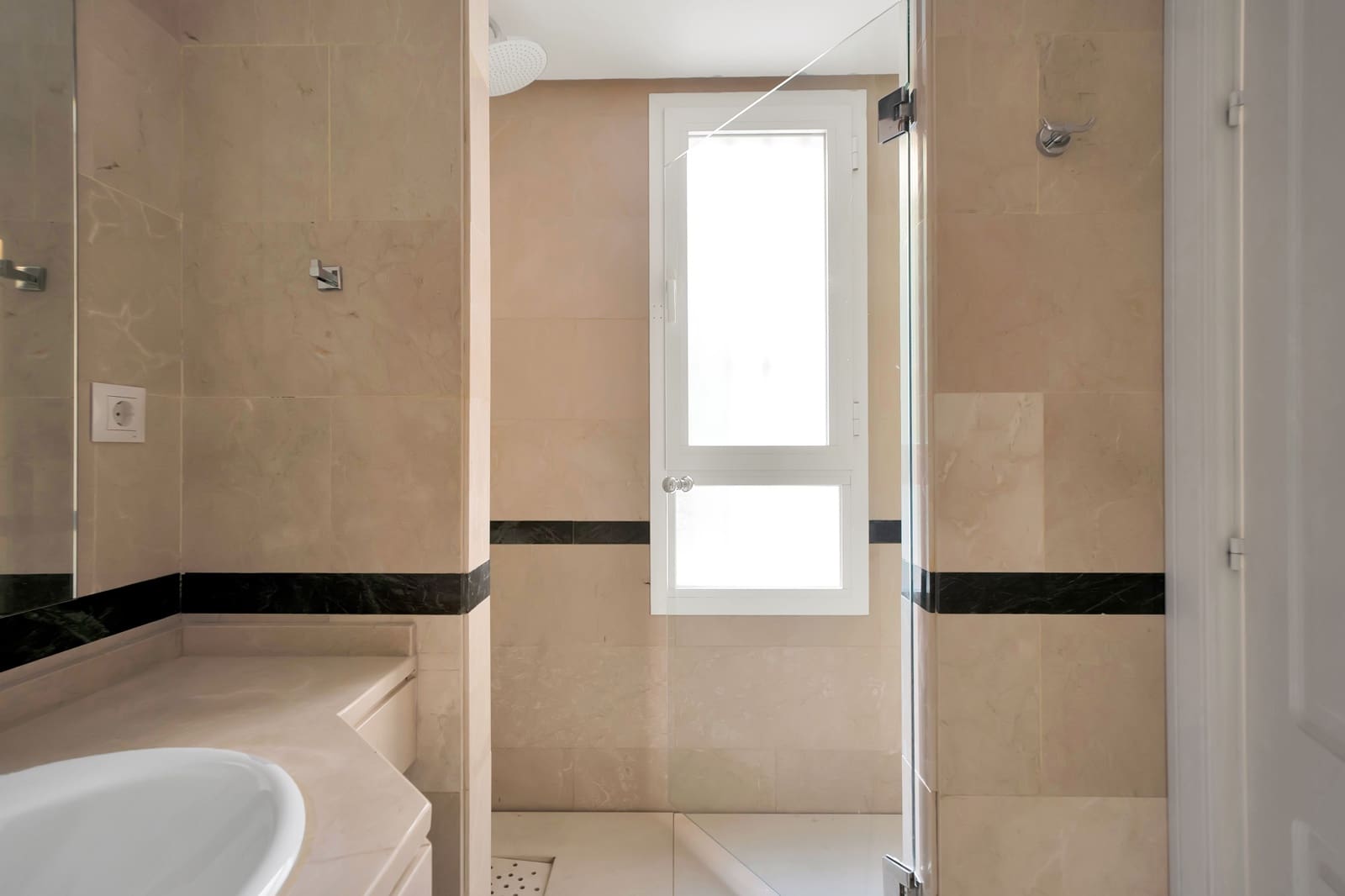 3 soveværelse Lejlighed til salg i Marbella med swimmingpool - € 750.000 (Ref: 8610038)