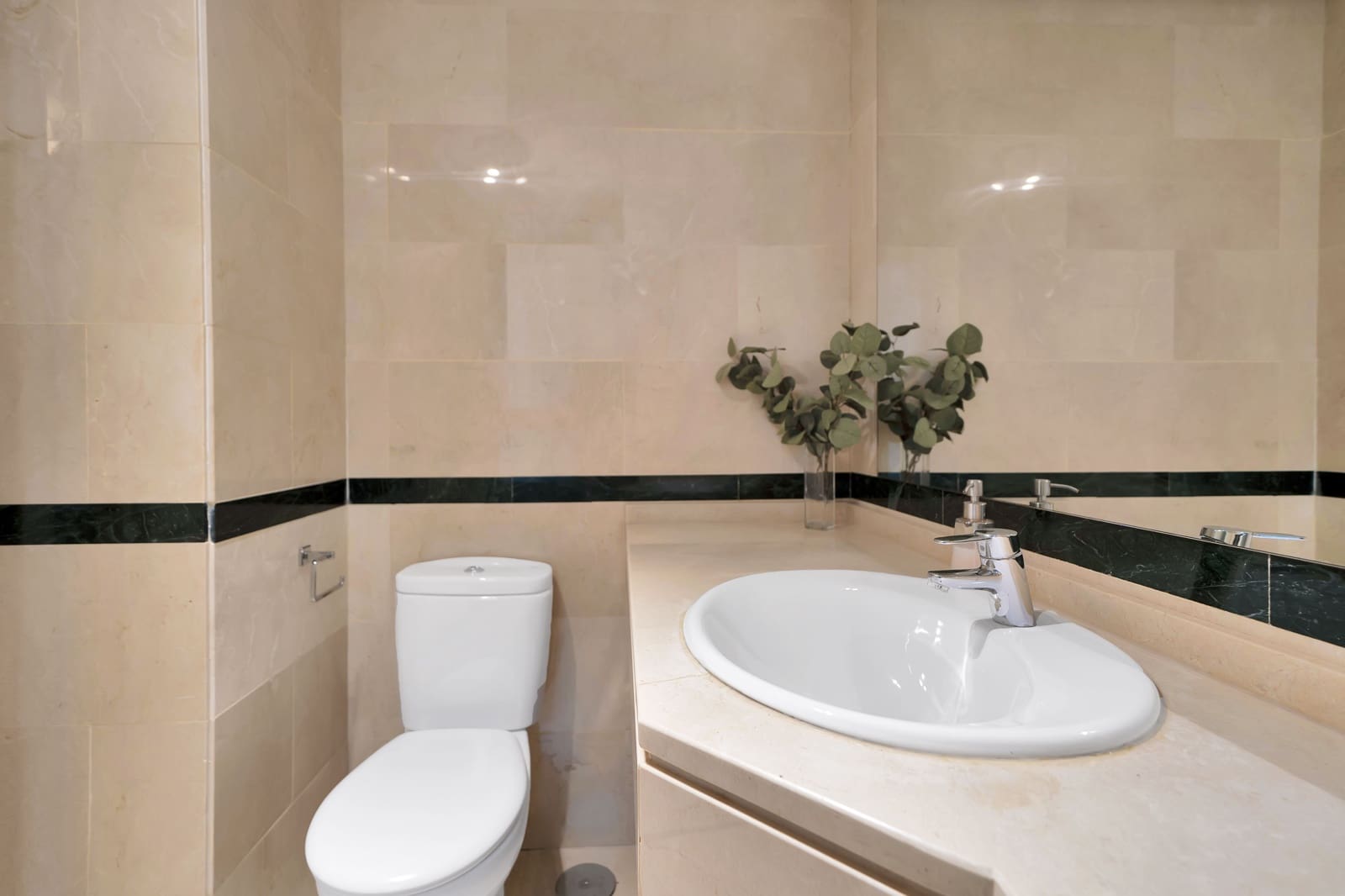 3 soveværelse Lejlighed til salg i Marbella med swimmingpool - € 750.000 (Ref: 8610038)