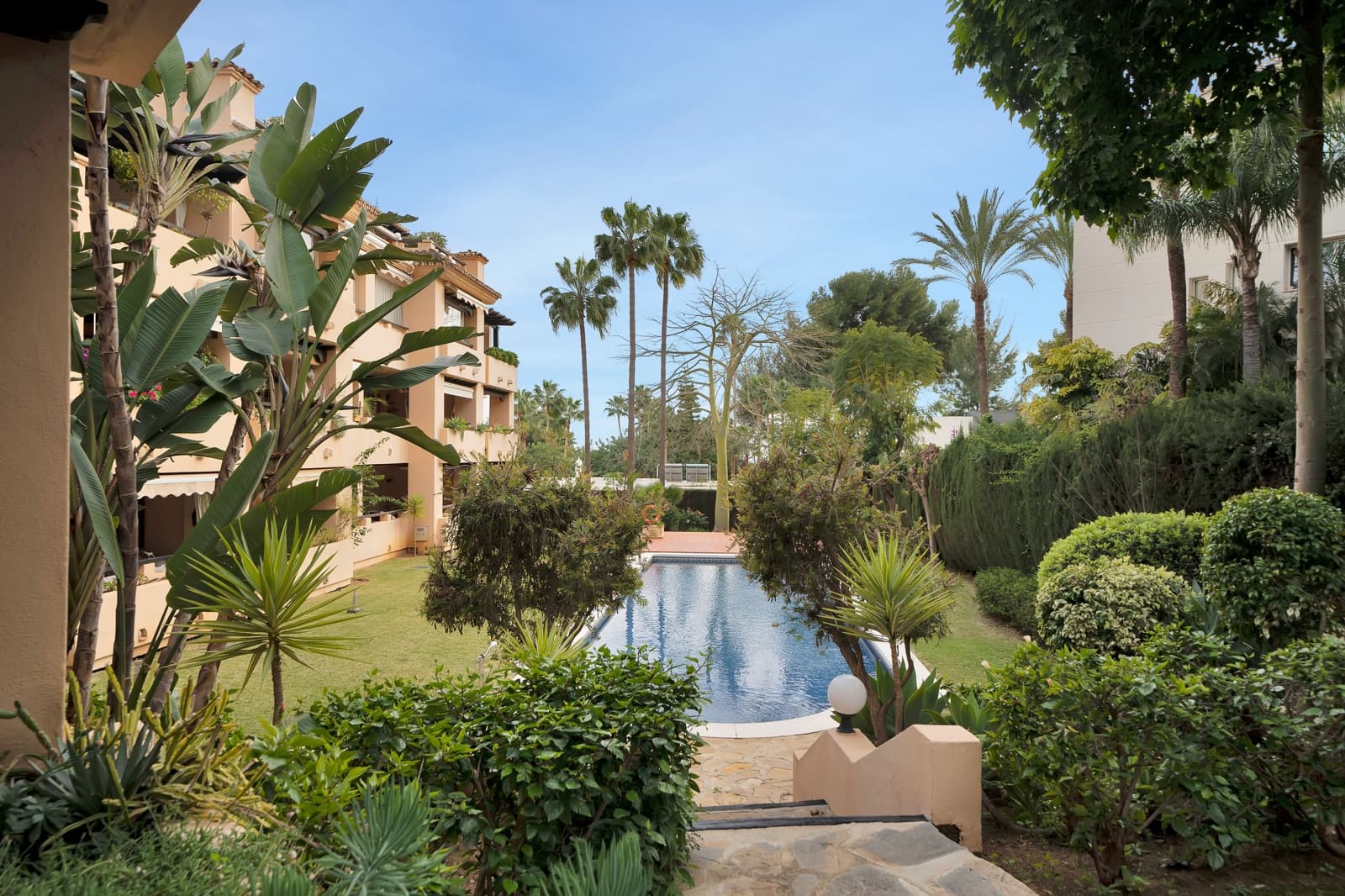 3 soveværelse Lejlighed til salg i Marbella med swimmingpool - € 750.000 (Ref: 8610038)