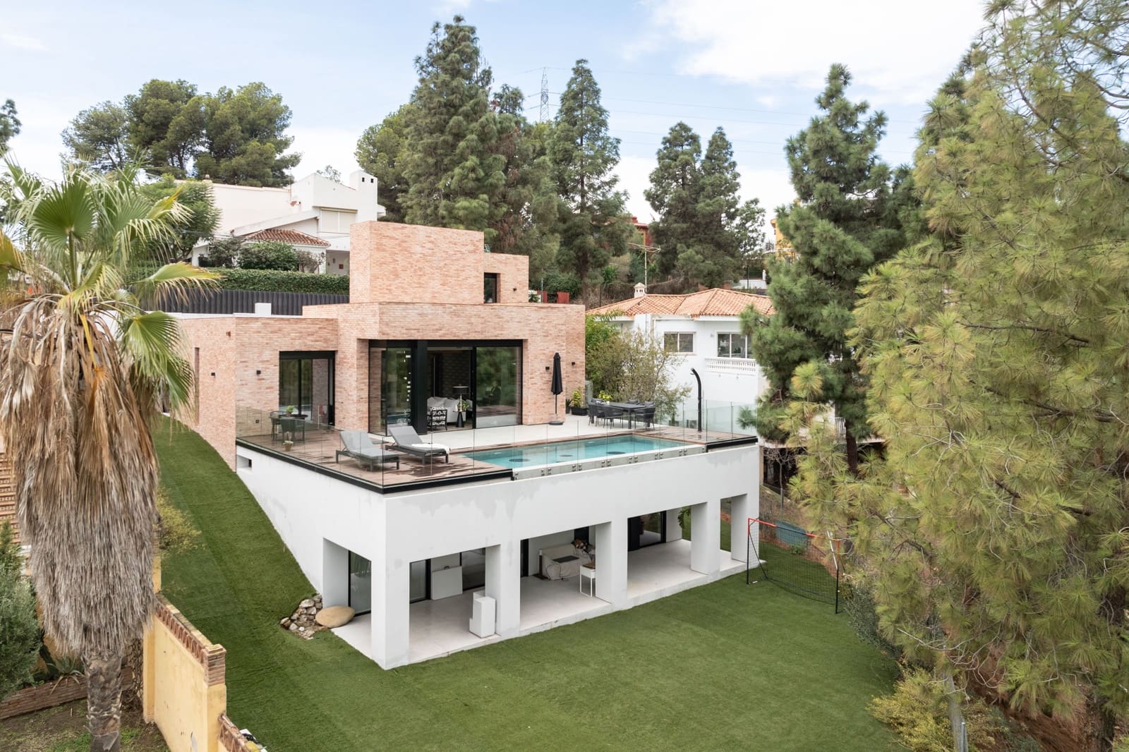 4 soveværelse Byhus til salg i Puerto de la Torre med swimmingpool - € 2.500.000 (Ref: 8610287)