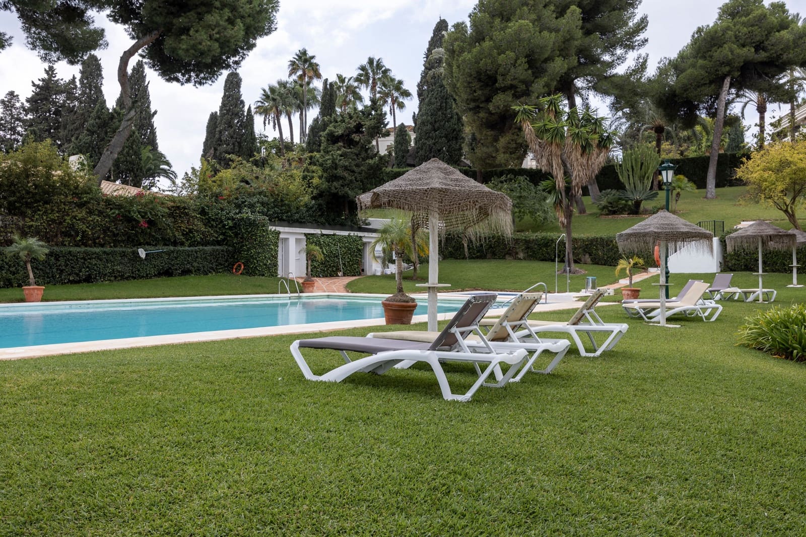 3 quarto Penthouse para venda em Marbella com piscina - 800 000 € (Ref: 8637509)