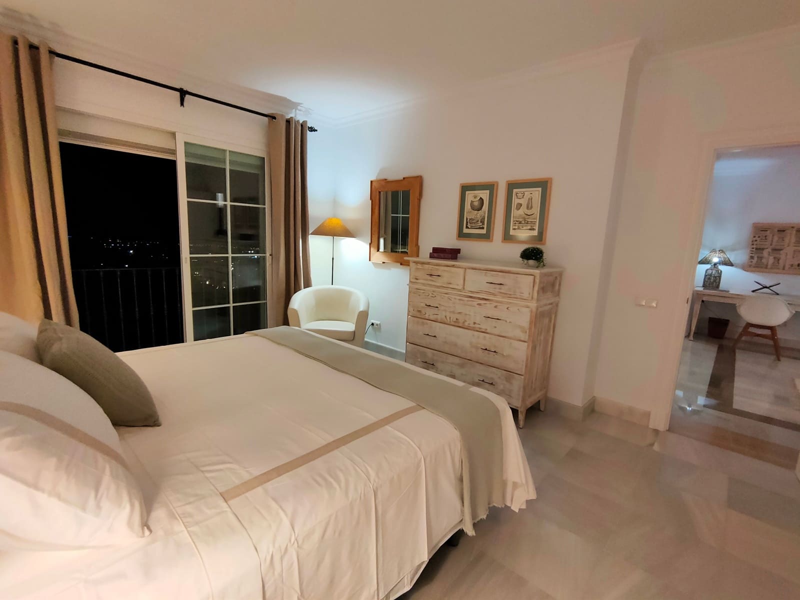 2 bedroom Apartment for sale in Benahavis - € 680,000 (Ref: 8644545)
