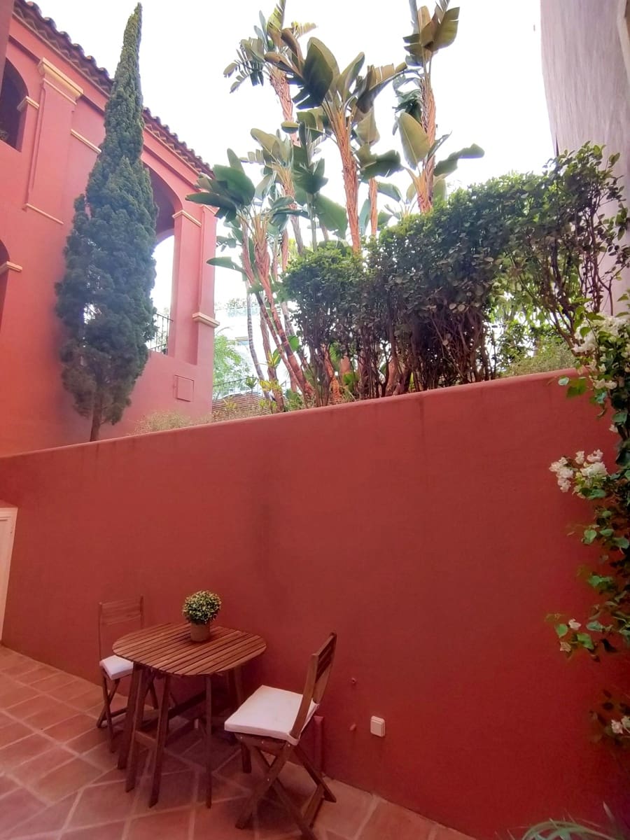 2 bedroom Apartment for sale in Benahavis - € 680,000 (Ref: 8644545)