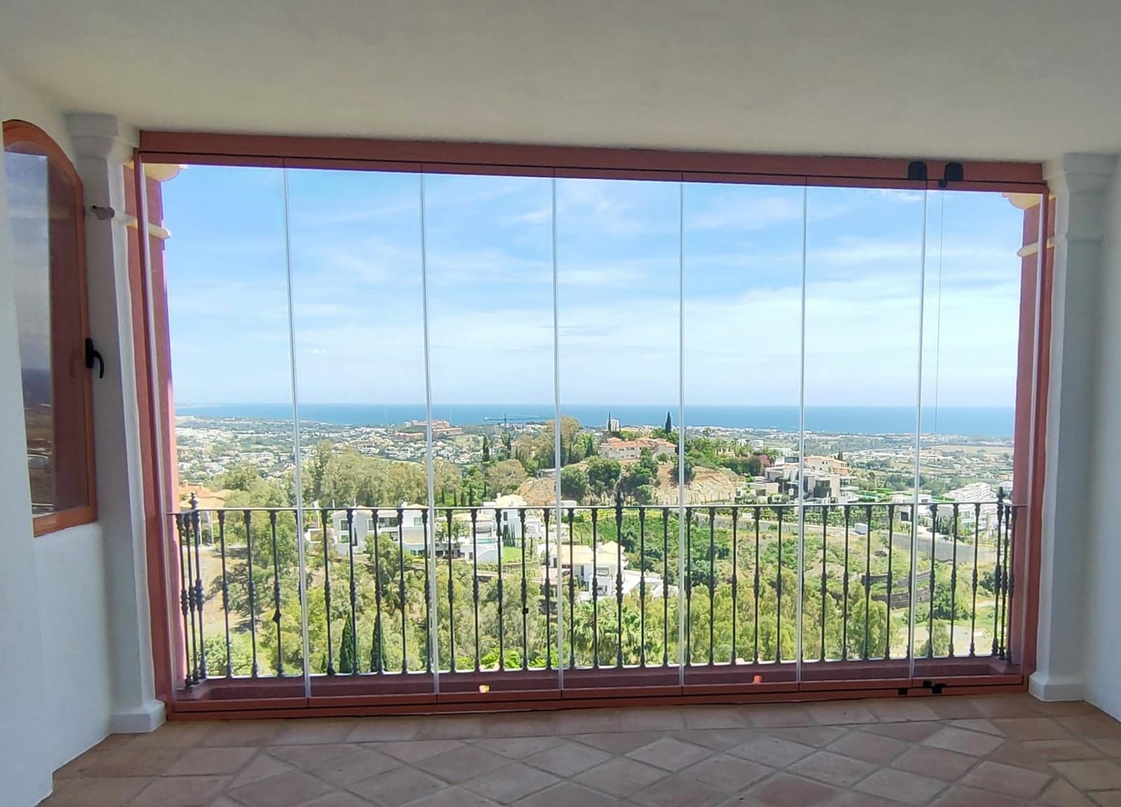 2 bedroom Apartment for sale in Benahavis - € 680,000 (Ref: 8644545)