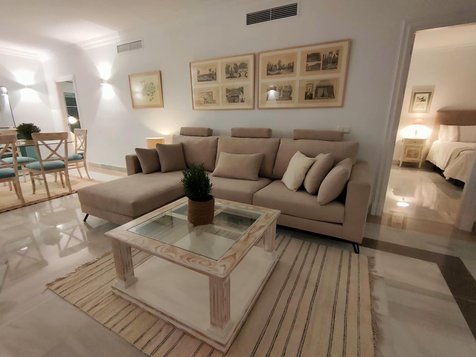 2 bedroom Apartment for sale in Benahavis - € 680,000 (Ref: 8644545)