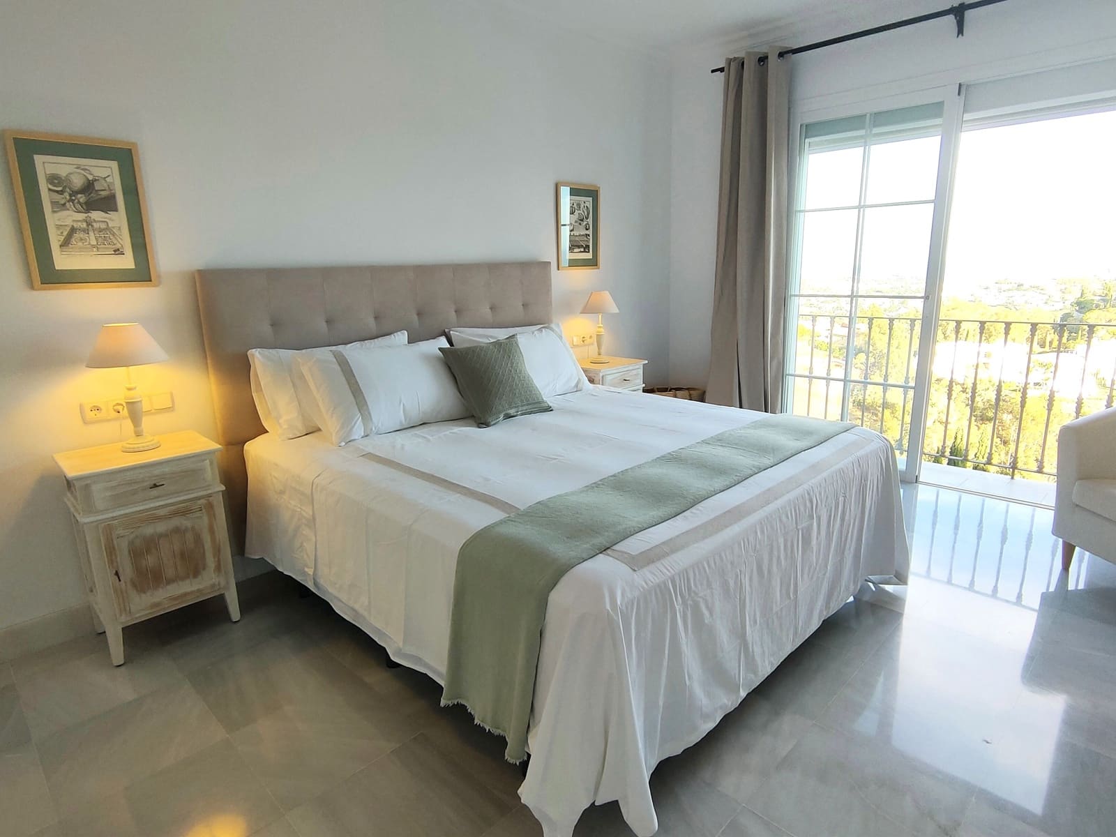 2 bedroom Apartment for sale in Benahavis - € 680,000 (Ref: 8644545)