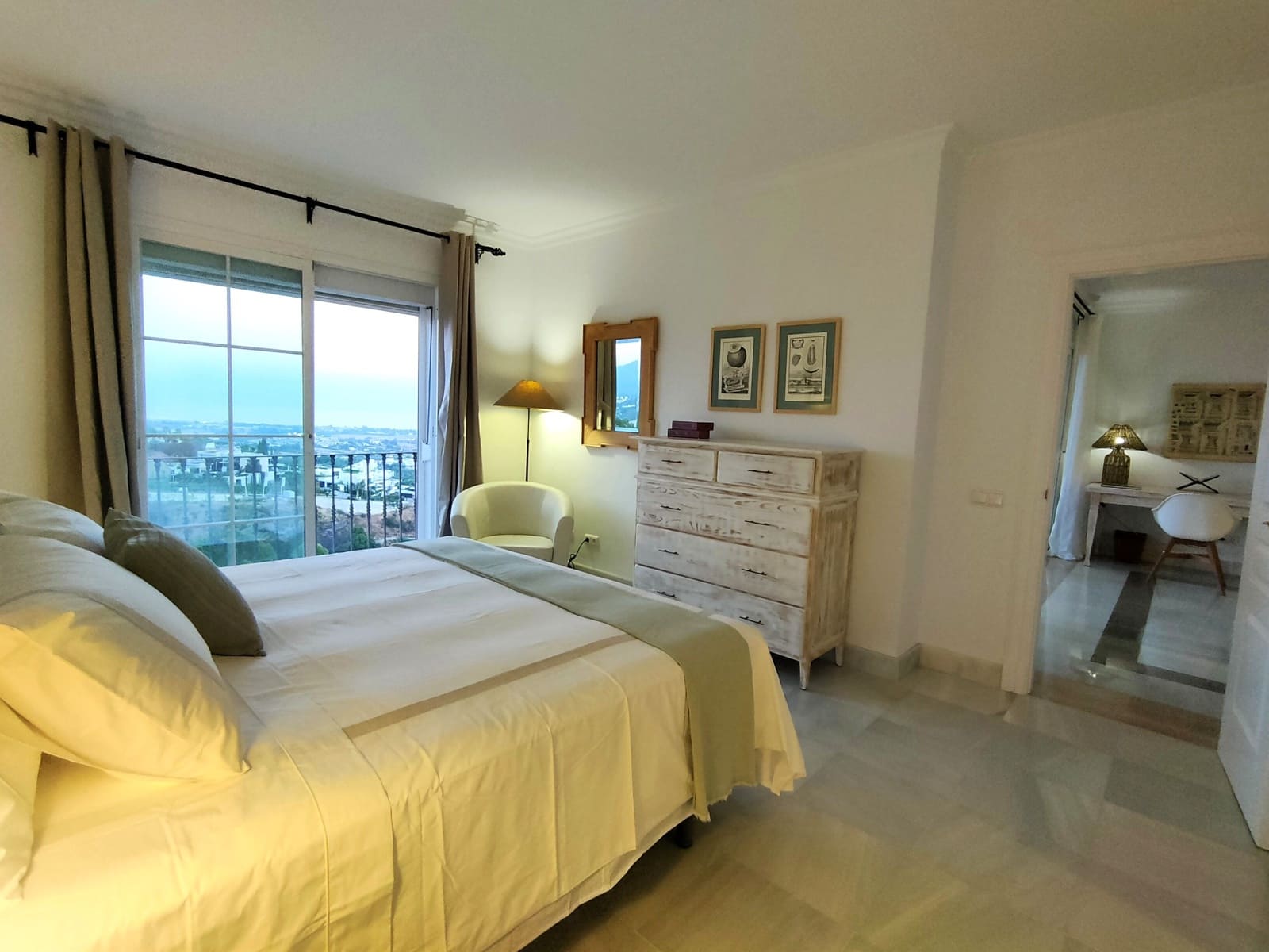 2 bedroom Apartment for sale in Benahavis - € 680,000 (Ref: 8644545)