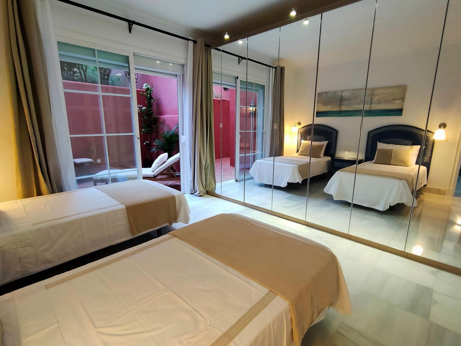 2 bedroom Apartment for sale in Benahavis - € 680,000 (Ref: 8644545)