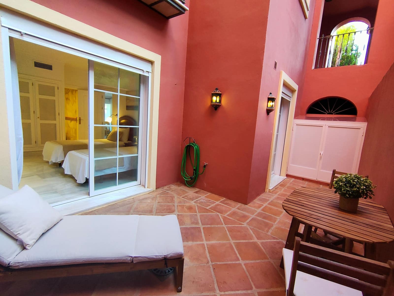 2 bedroom Apartment for sale in Benahavis - € 680,000 (Ref: 8644545)