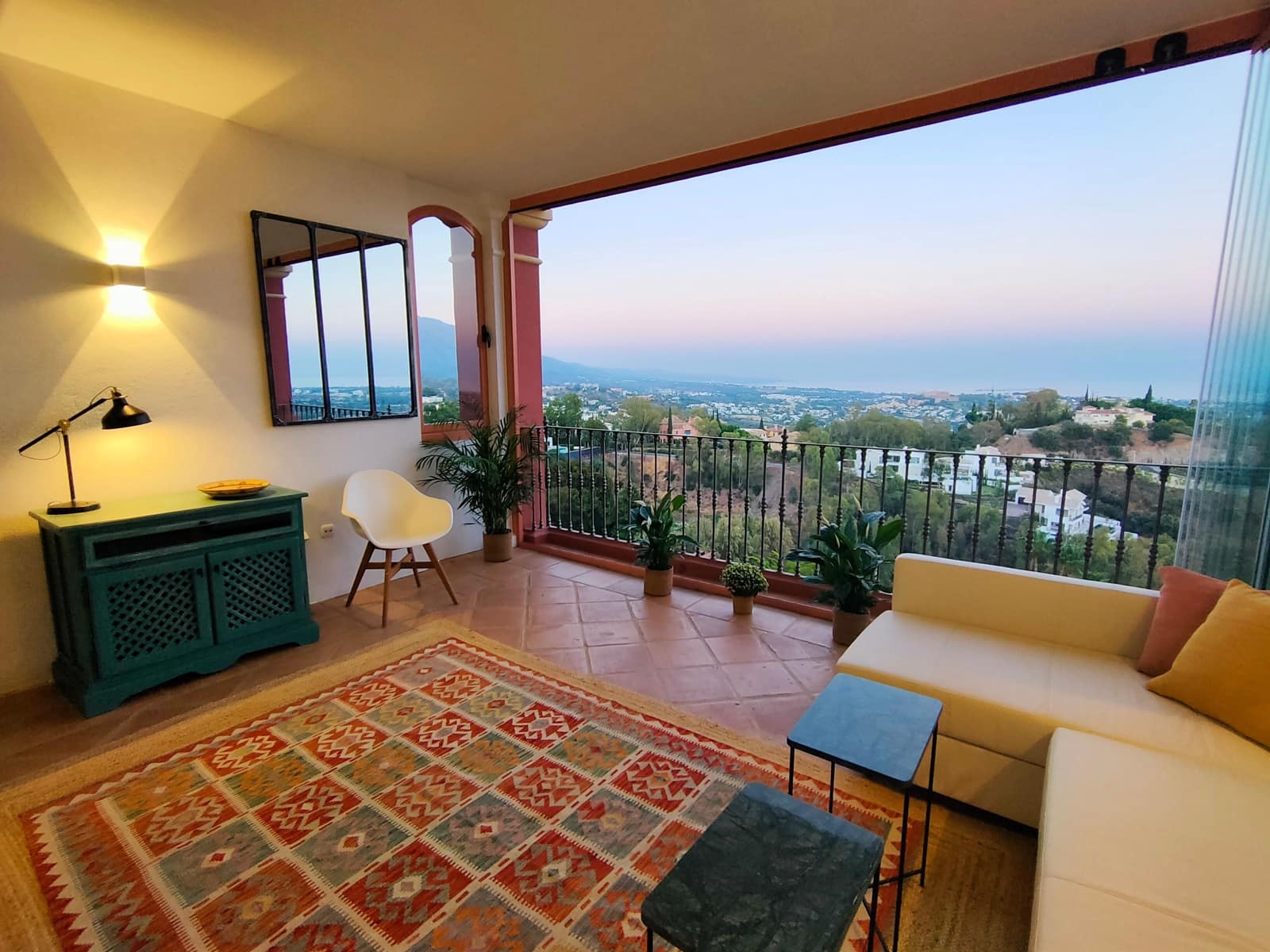 2 bedroom Apartment for sale in Benahavis - € 680,000 (Ref: 8644545)