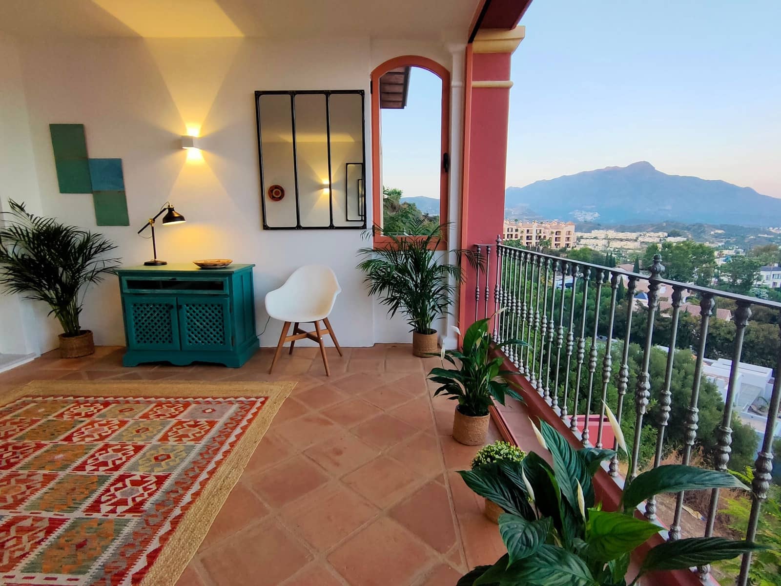 2 bedroom Apartment for sale in Benahavis - € 680,000 (Ref: 8644545)