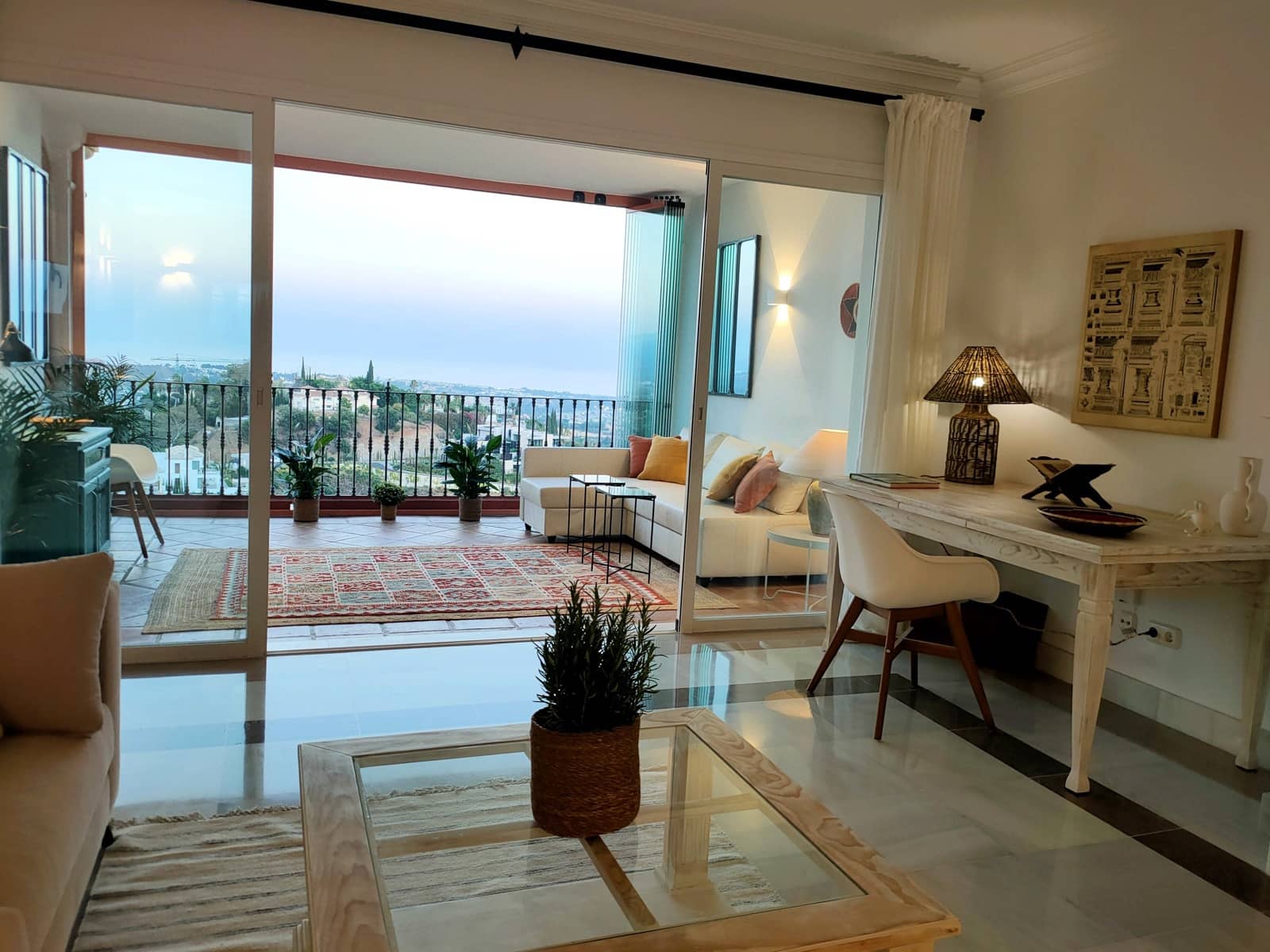 2 bedroom Apartment for sale in Benahavis - € 680,000 (Ref: 8644545)