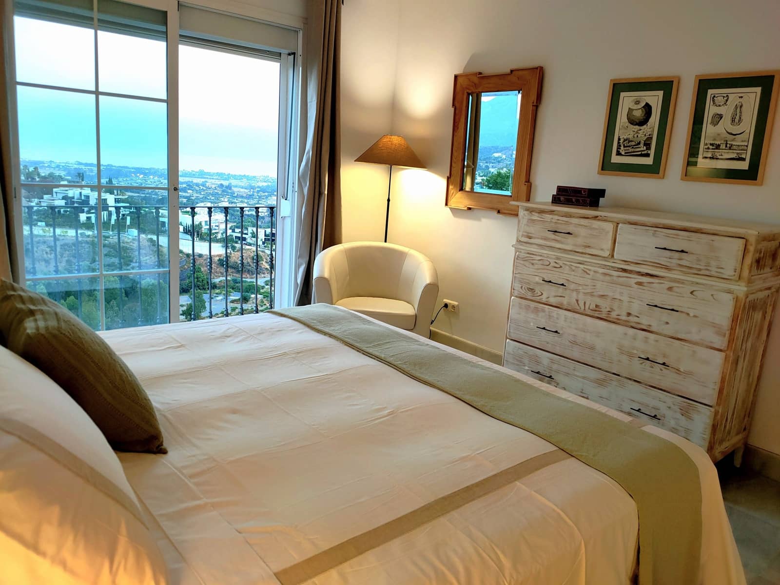 2 bedroom Apartment for sale in Benahavis - € 680,000 (Ref: 8644545)