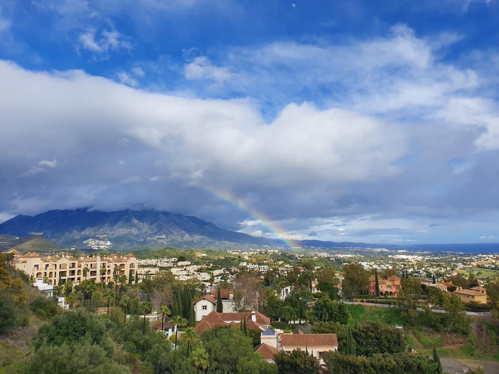 2 bedroom Apartment for sale in Benahavis - € 680,000 (Ref: 8644545)