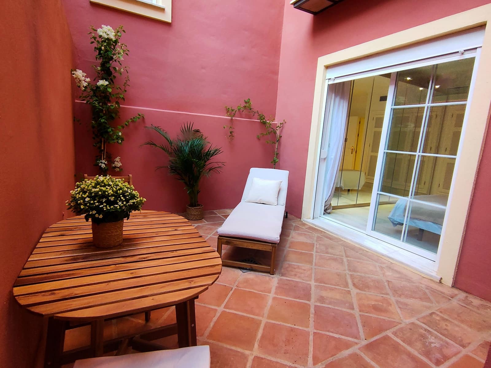2 bedroom Apartment for sale in Benahavis - € 680,000 (Ref: 8644545)